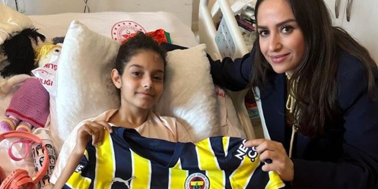 4 gün enkaz altında kaldı, yağmurla ıslanan bez parçasının suyunu sıkıp içti