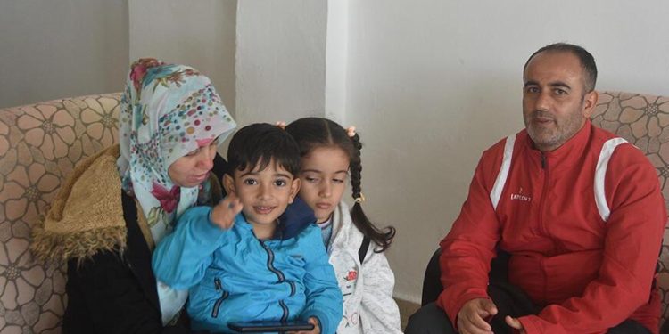 Anten kablosu ile ailesini enkazdan kurtardı! ‘Eşim ve çocuklarımla helalleştim’