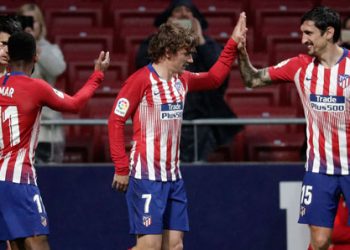 Atletico, Barcelona’nın şampiyonluğunu erteledi