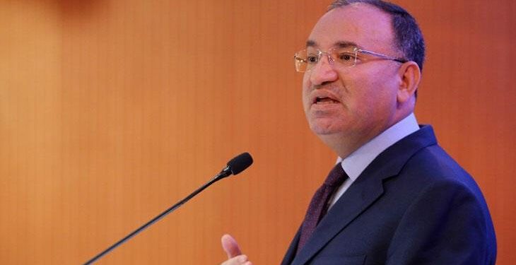 Bakan Bozdağ’dan, okul müdürüne başörtüsü tepkisi: Çağdaş yobazlık