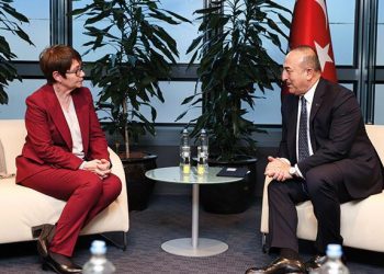 Bakan Çavuşoğlu peş peşe kritik görüşmeler