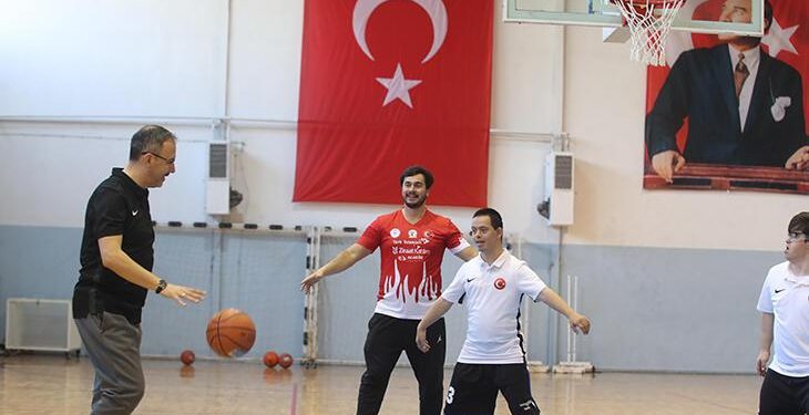 Bakan Kasapoğlu: Tüm imkanlarımızla, yüreğimizle onların yanındayız