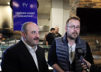 Bakan Varank, Elbistan’da depremzedeleri ziyaret etti