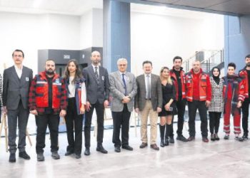 Böbrek bekleyen hastaların % 15’i çocuk