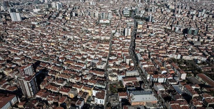Bu hızla bu iş zor! İstanbul’da orta hasarlı binalara bile dokunulmamış