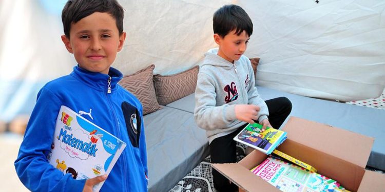 Çadırda kalan Mehmet’in çağrısı karşılık buldu; kitaplarına kavuştu