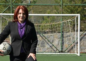 Çok konuşulacak sözler: Siz ‘Orta’ yaptınız, Lale hoca yılın golünü atıverdi!