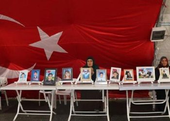 Diyarbakır’da anneler ramazanı evlat nöbetinde karşıladı