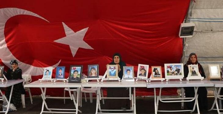 Diyarbakır’da anneler ramazanı evlat nöbetinde karşıladı