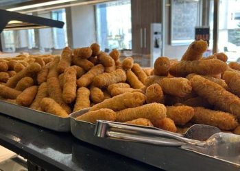 Erzurum’da iftar sofralarının vazgeçilmez tatlısı ‘kadayıf dolması’