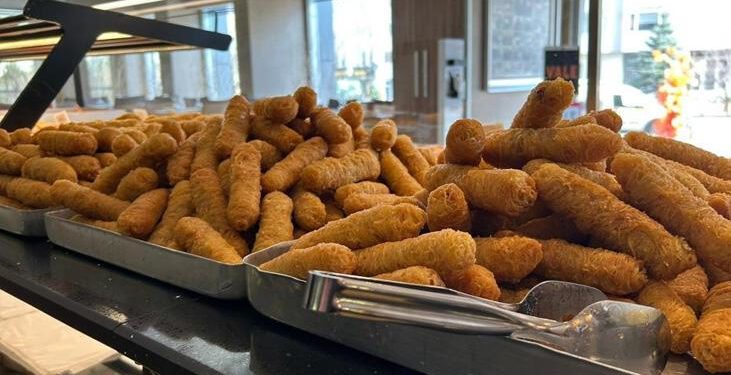 Erzurum’da iftar sofralarının vazgeçilmez tatlısı ‘kadayıf dolması’