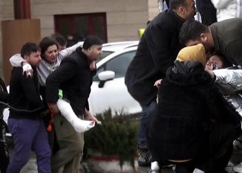 Hastanede deprem paniği kameraya yansıdı