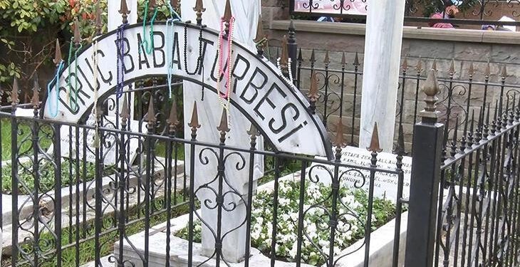 İlk iftar için saatler öncesinden ‘Oruç Baba Türbesi’ne geldiler