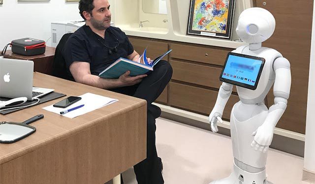 İnsansı Robot Pepper Türkiye’nin sağlık turizminde kullanılmaya başlandı