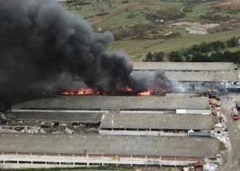 Kocaeli’de temizlik ürünlerinin üretildiği fabrikada yangın