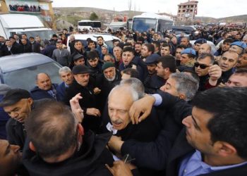 Son dakika: Kılıçdaroğlu katıldığı şehit cenazesinde saldırıya uğradı