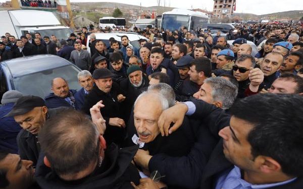 Son dakika: Kılıçdaroğlu katıldığı şehit cenazesinde saldırıya uğradı