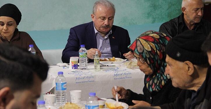 TBMM Başkanı Şentop ilk iftarı depremzedelerle yaptı