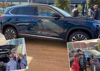 TOGG mobil deneyim merkezinde görücüye çıktı! Vatandaşlardan yoğun ilgi