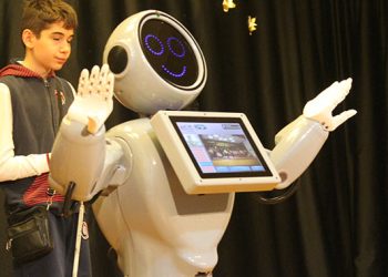 Yerli robot ADA: “Robot Sofia’dan daha zekiyim”