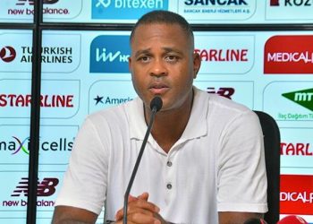 Adana Demirspor Teknik Direktörü Patrick Kluivert: Rakibin harıl harıl saldıramadığını gördük