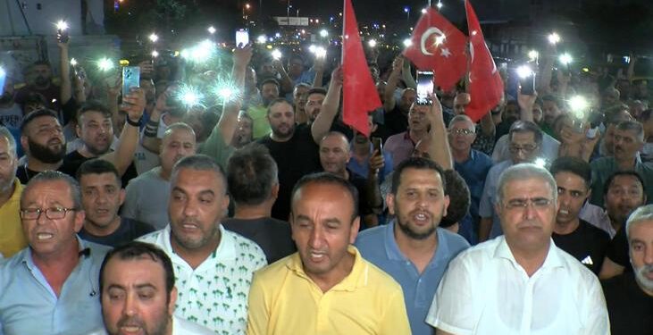 İstanbul’da taksimetre ücretine zam isteyen taksiciler eylem yaptı