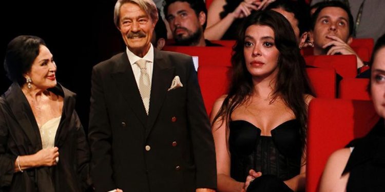 Altın Koza Film Festivali’nde ödüller sahiplerini buldu! Türkan Şoray ve Kadir İnanır el ele