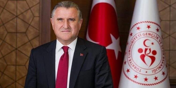 Bakan Bak, milli güreşçi Buse Tosun Çavuşoğlu’nu tebrik etti