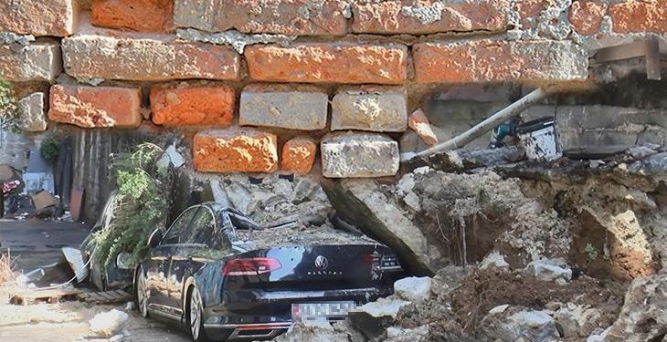 3 günde 5 duvar sağanağın esiri! En dayanıklı olması gereken yer ilk önce yıkıldı