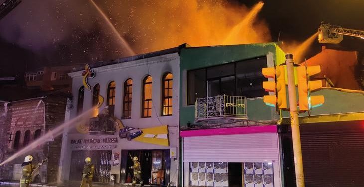 Balat’ta Oyuncak Müzesi’nde yangın! Ekipler müdahale ediyor