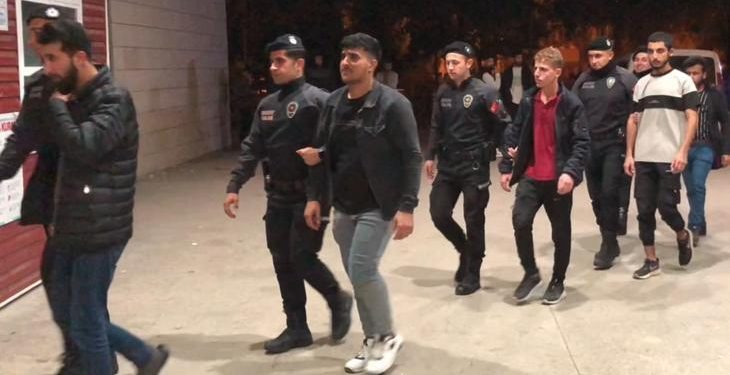 Bursa’da bir apartmanda 50 göçmen yakalandı! ’35’i sınırdışı edilecek’