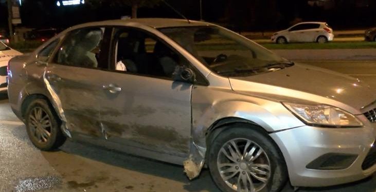 Motosiklet ile çarpışan otomobil sürücüsü, aracını bırakıp kaçtı