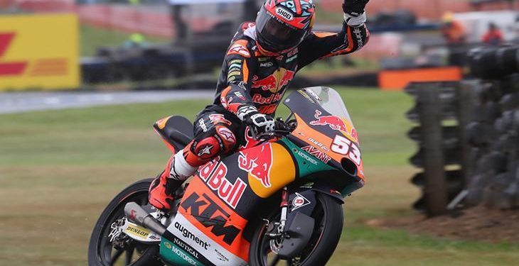 Deniz Öncü Avustralya’da zirvede