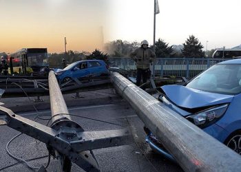 İETT otobüsünün çarptığı direk seyir halindeki otomobilin üzerine düştü